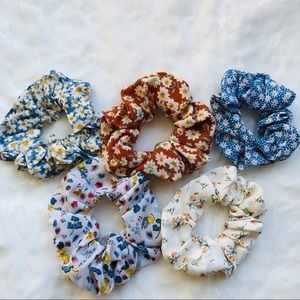 5 scrunchies royal garden theme